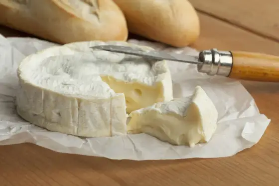 Cómo comer queso Camembert: Guía para disfrutarlo al máximo